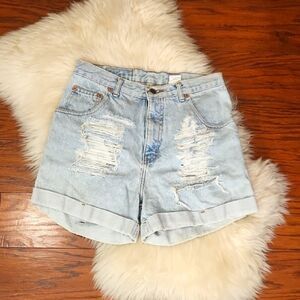 Nuevo Vintage 90's Lightwash Distressed Highwaisted Shorts